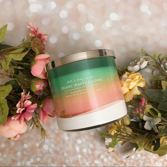 Bath and body work bbw berry waffle cone candle